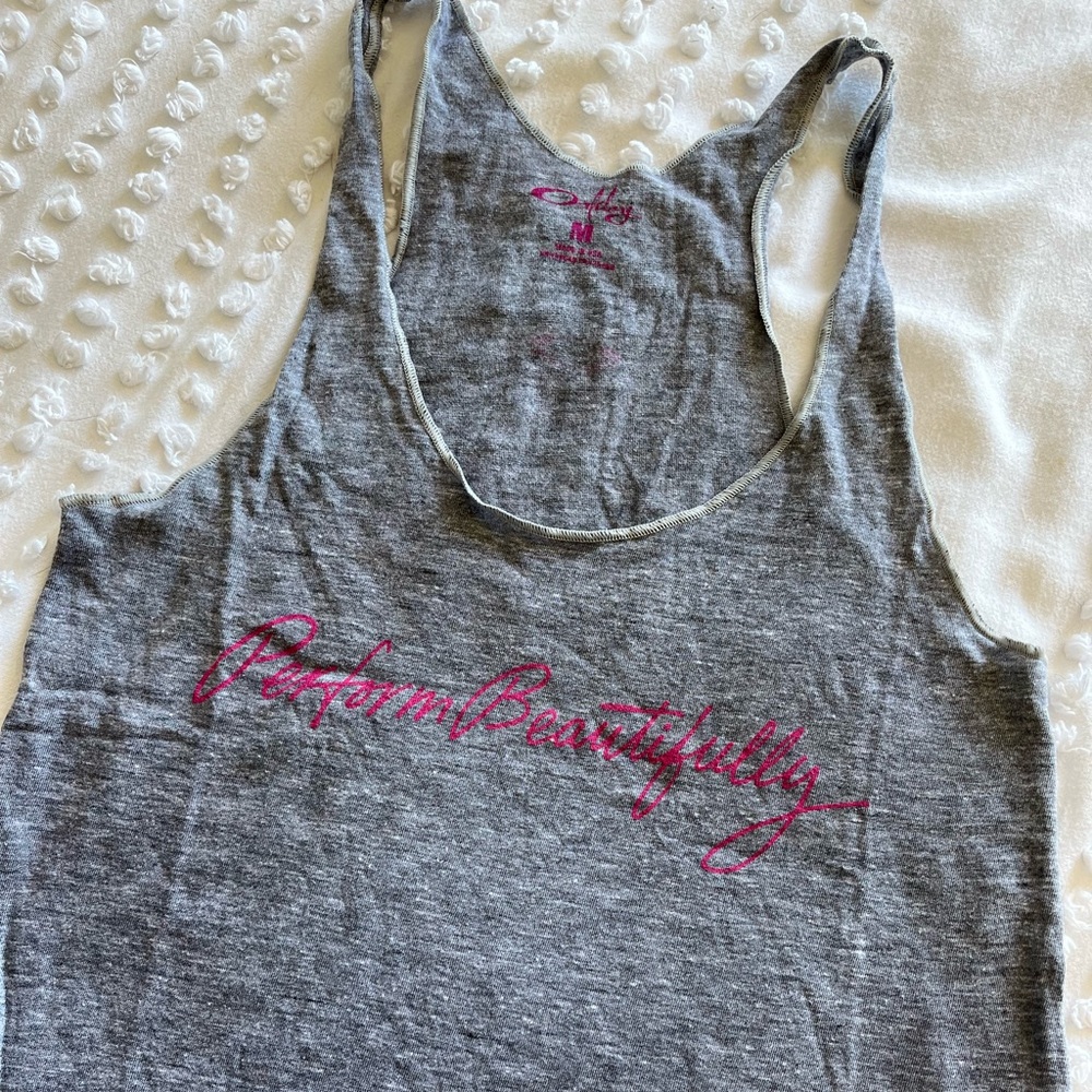 New never worn oakley perform beautifully tank top